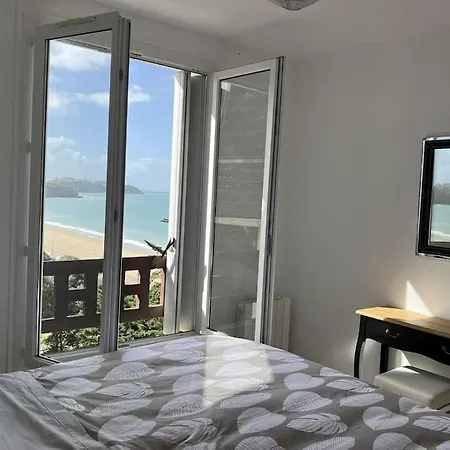 Les Pieds Dans L'eau Apartment