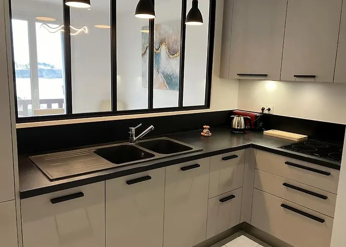 Les Pieds Dans L'eau * دونفيل-ليه-باين